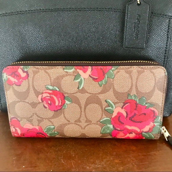 ⚠️LAST ONE⚠️Coach large floral zip wallet - Picture 4 of 5